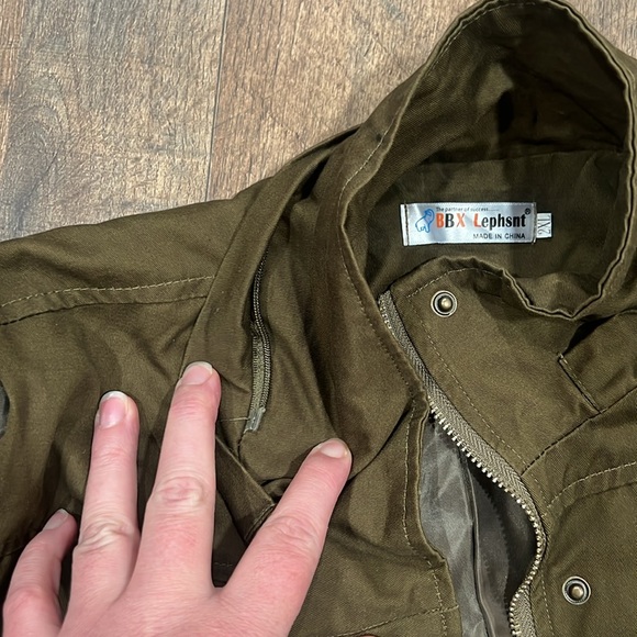 Army Green Cargo Vest - Picture 3 of 4